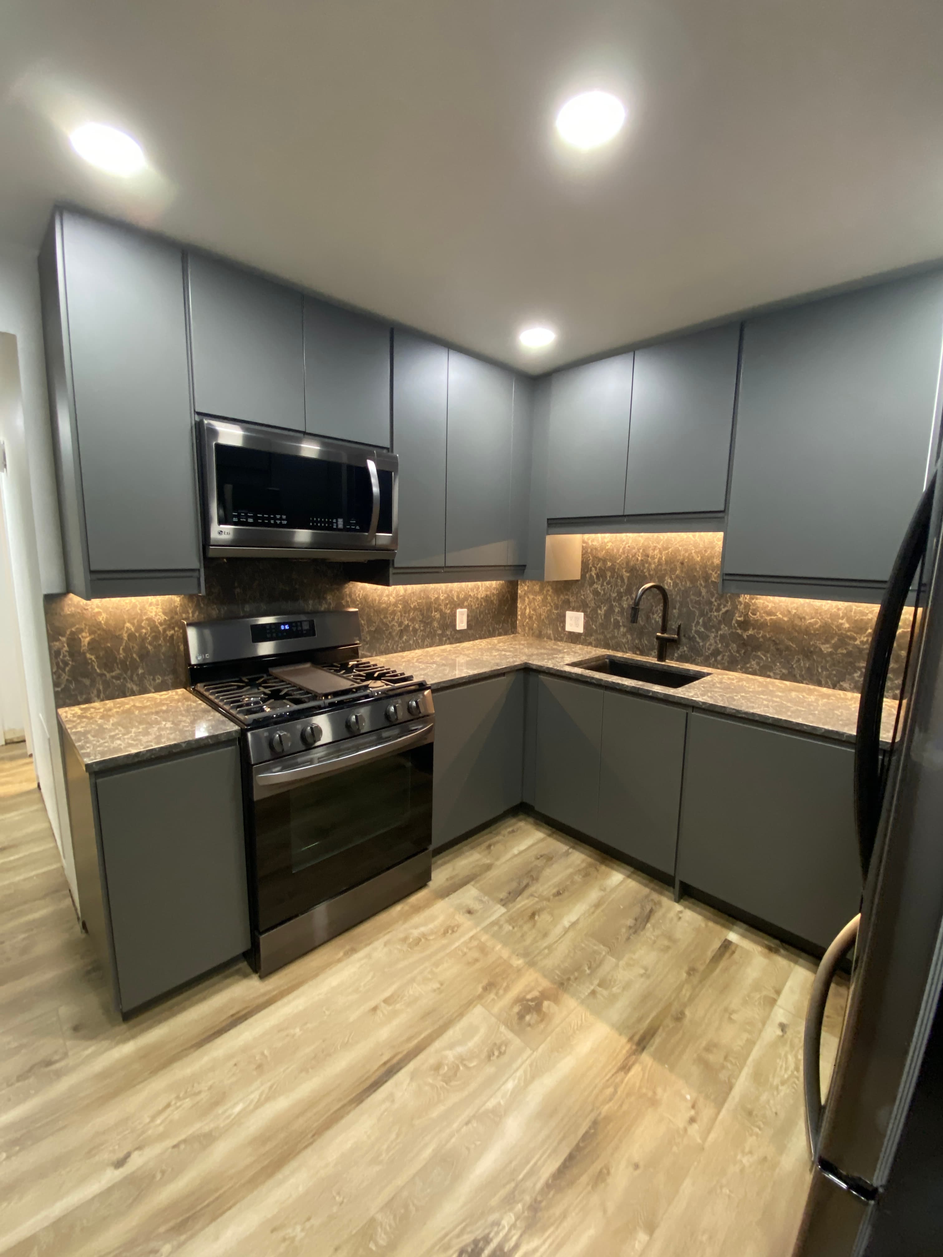 kitchen installation in progress, view 19